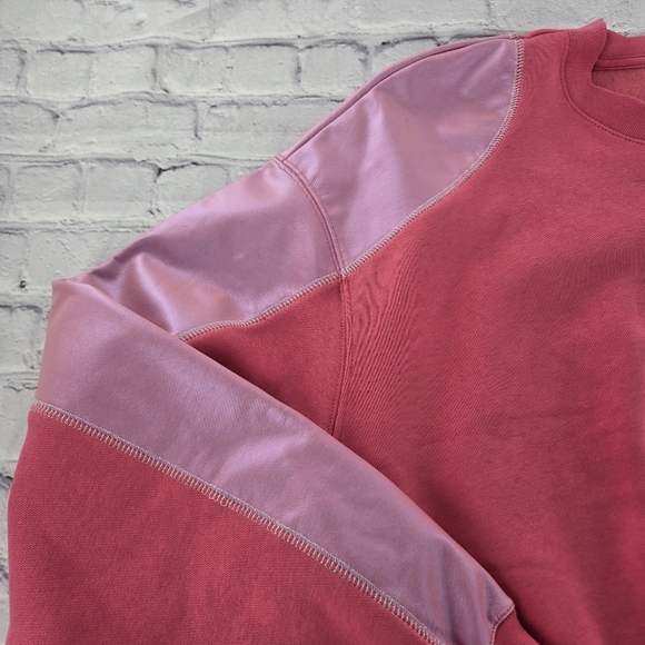 Nike Cropped Pink Swoosh graphic in front Sweatsirt Size M NWT - Picture 11 of 12